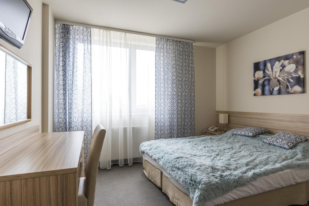 Willa Wiosenna Hotel Ozarow Mazowiecki Esterno foto