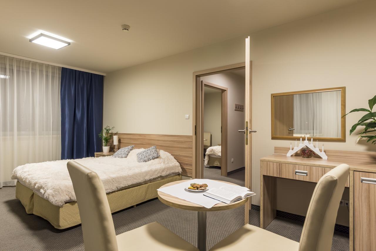 Willa Wiosenna Hotel Ozarow Mazowiecki Esterno foto