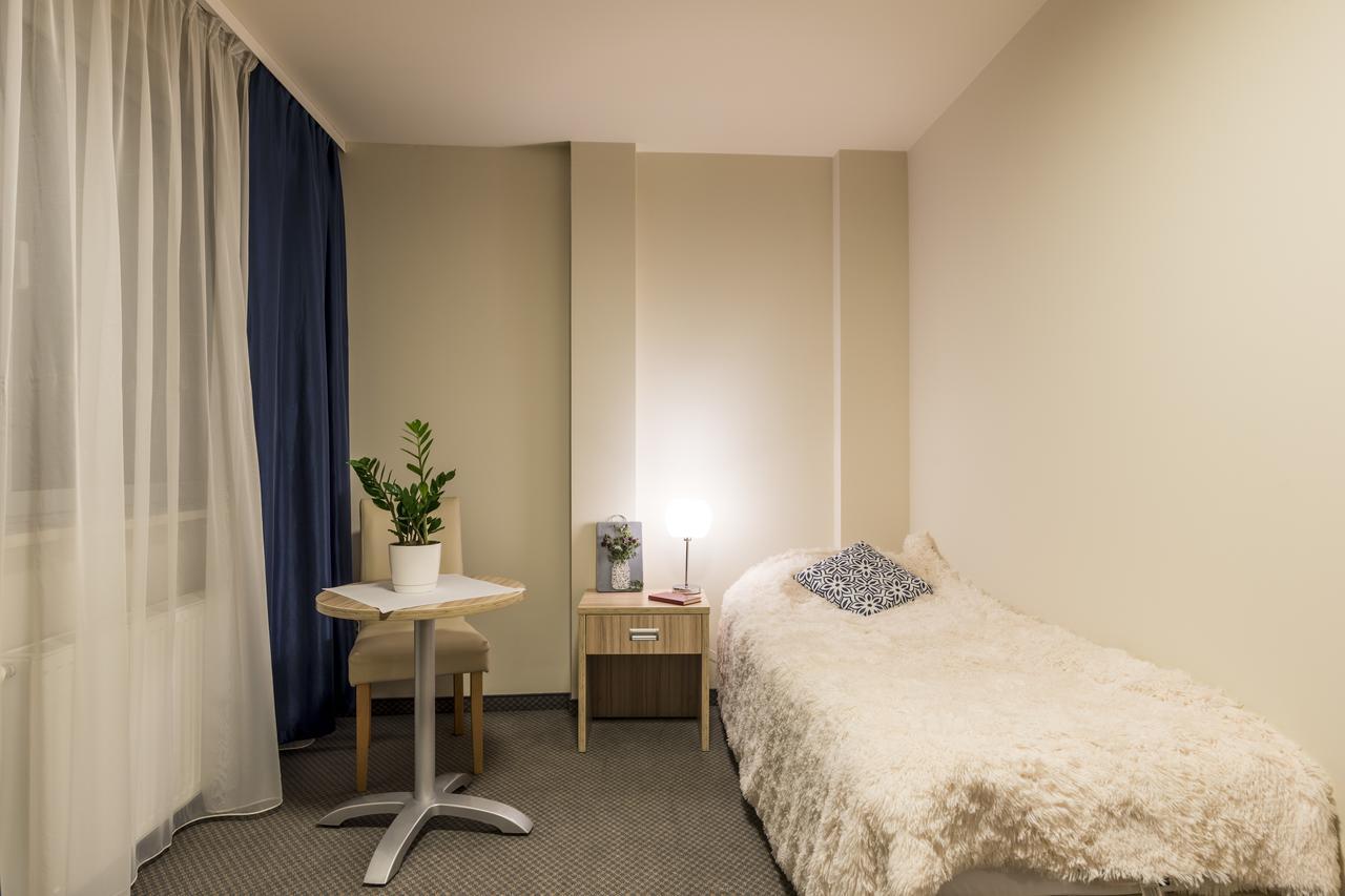 Willa Wiosenna Hotel Ozarow Mazowiecki Esterno foto
